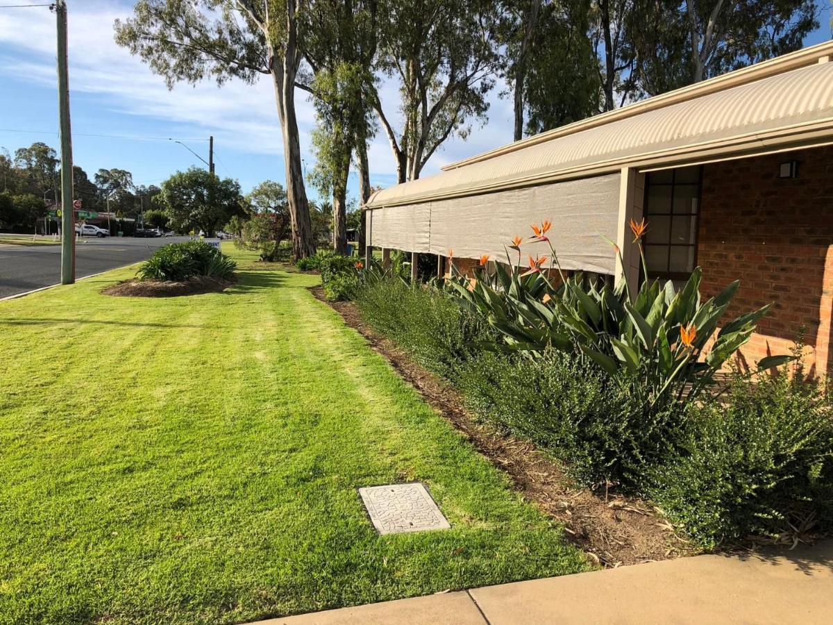Settlement Motor Inn Deniliquin Buitenkant foto