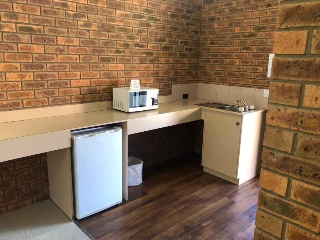 Settlement Motor Inn Deniliquin Buitenkant foto