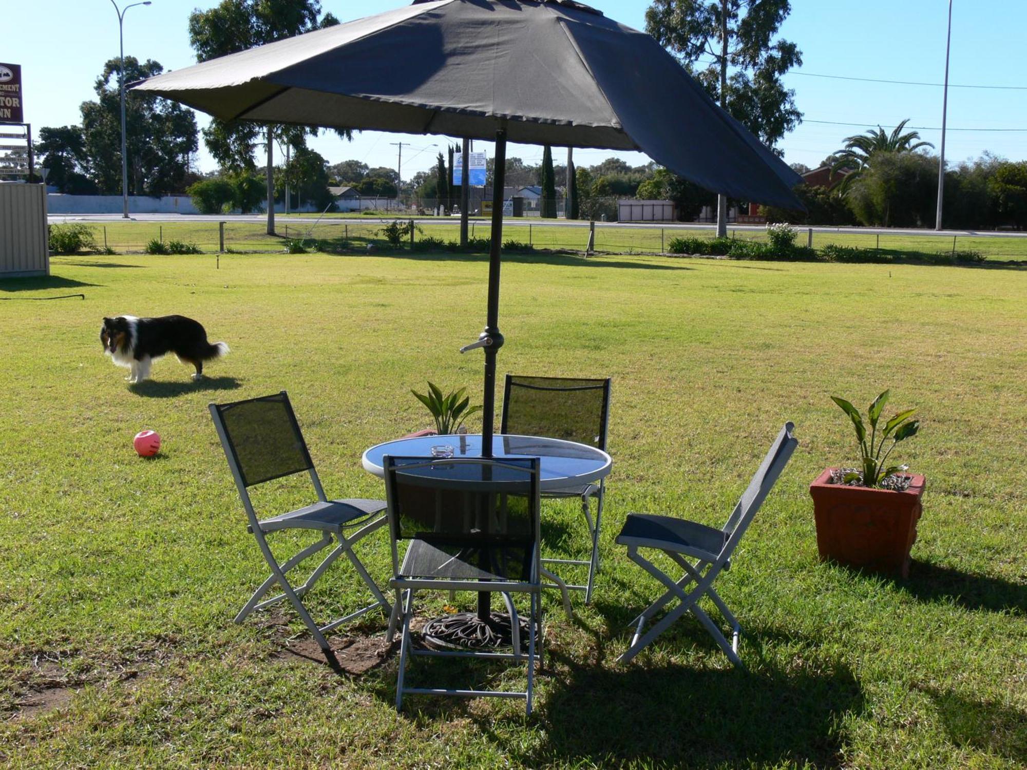 Settlement Motor Inn Deniliquin Buitenkant foto