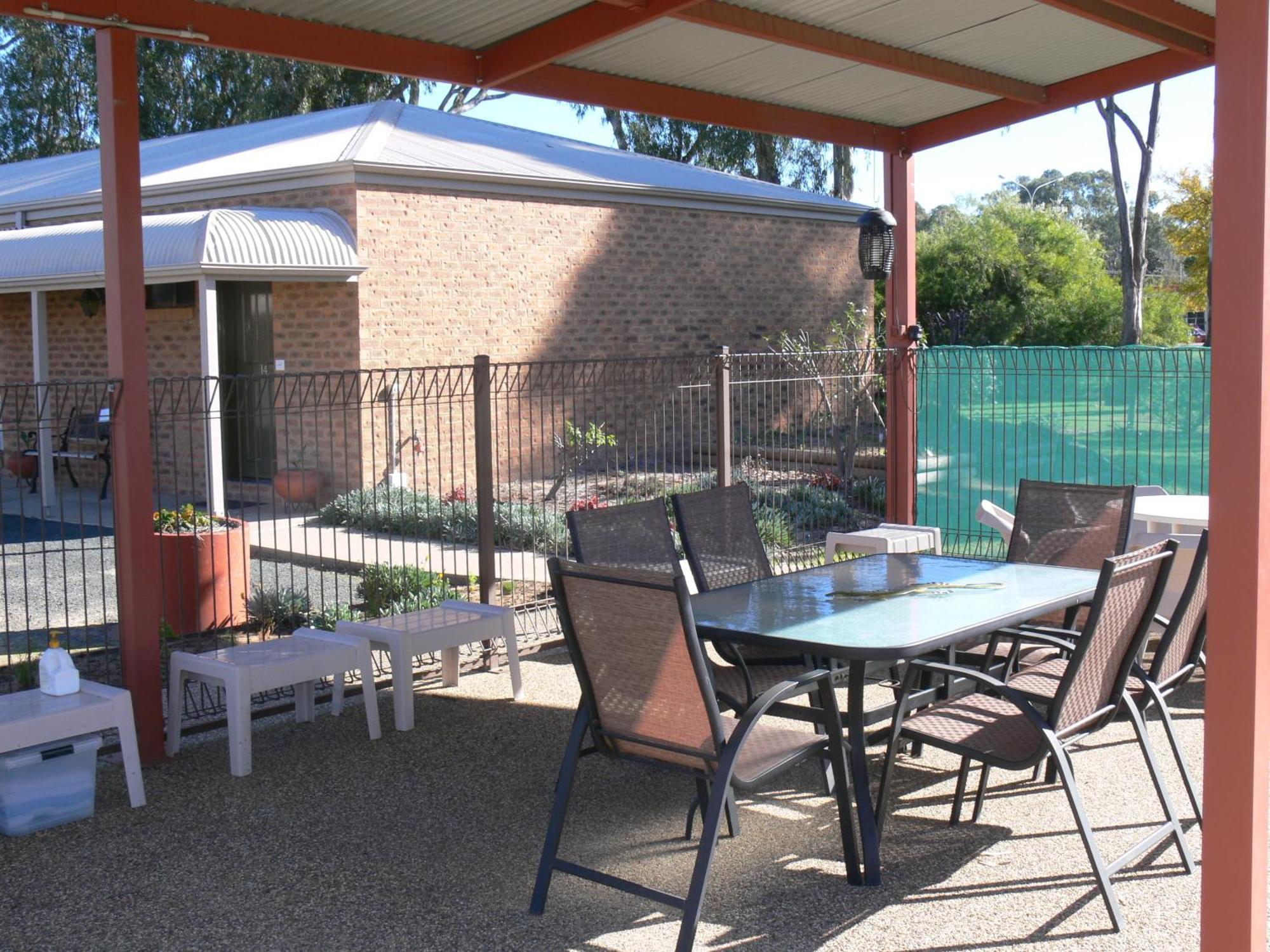 Settlement Motor Inn Deniliquin Buitenkant foto