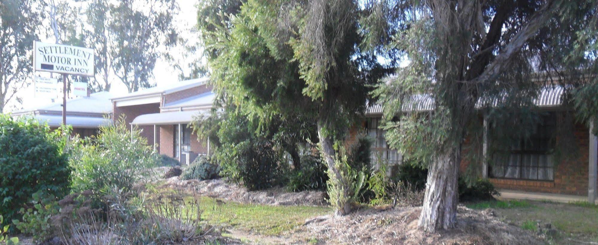 Settlement Motor Inn Deniliquin Buitenkant foto