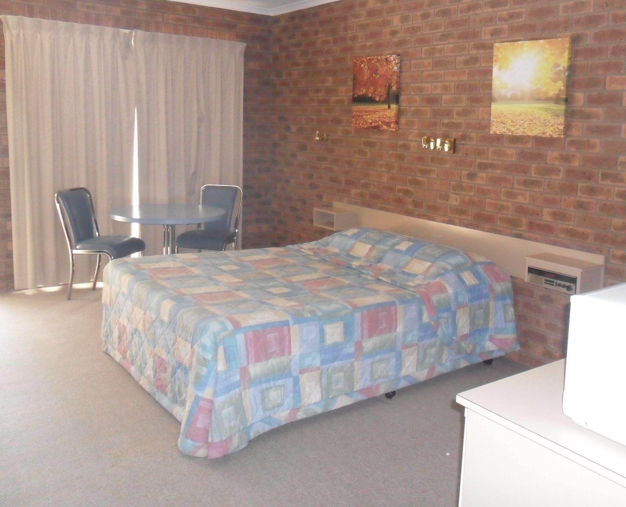 Settlement Motor Inn Deniliquin Buitenkant foto