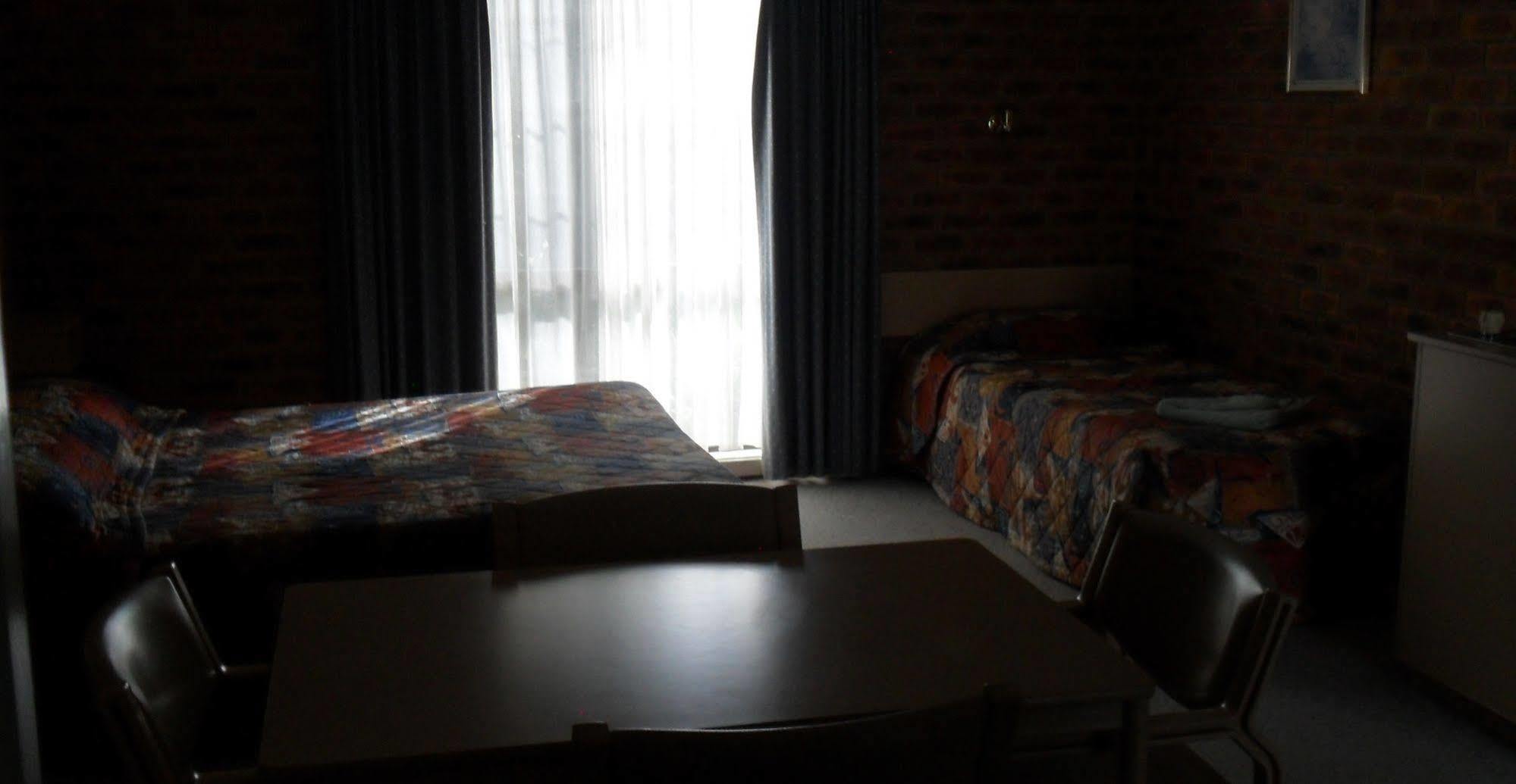 Settlement Motor Inn Deniliquin Buitenkant foto