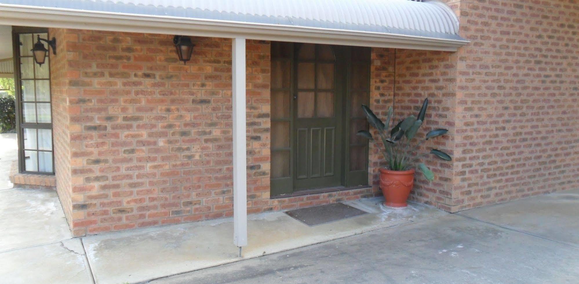 Settlement Motor Inn Deniliquin Buitenkant foto