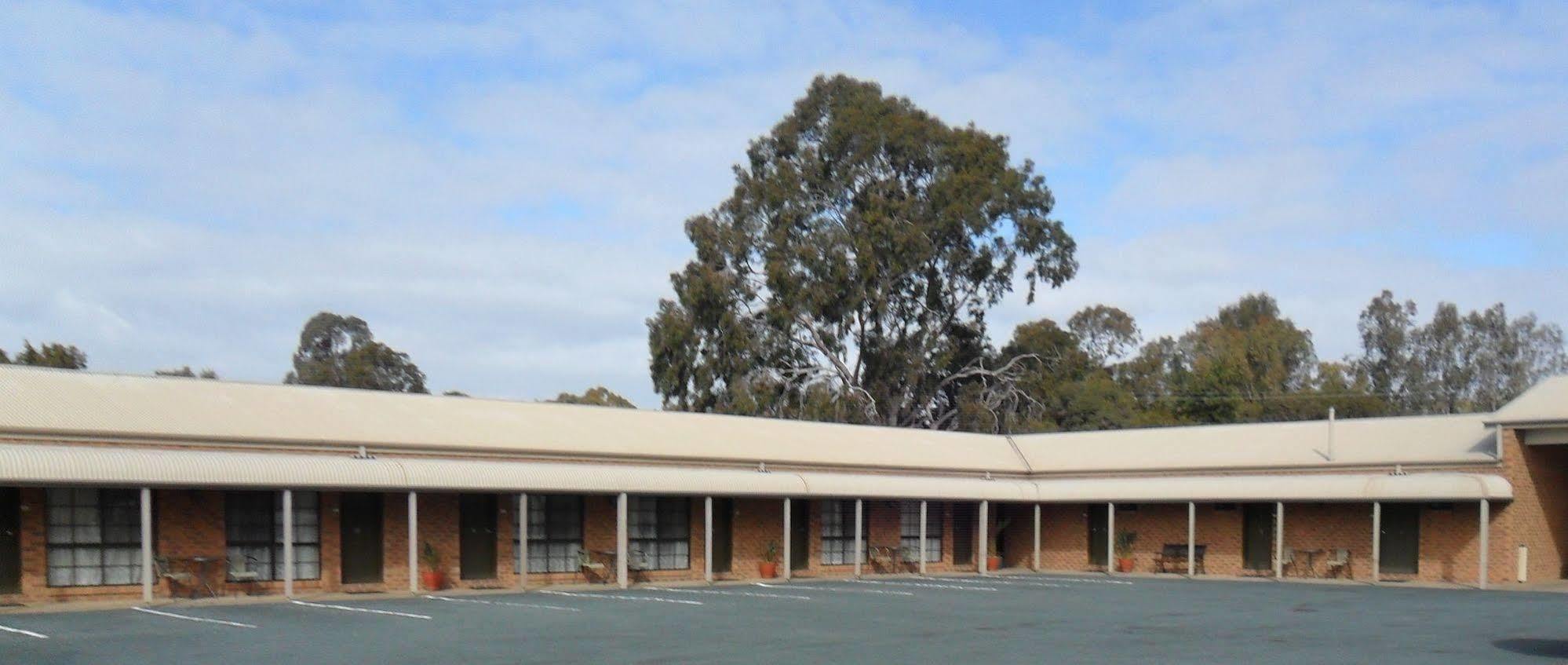 Settlement Motor Inn Deniliquin Buitenkant foto
